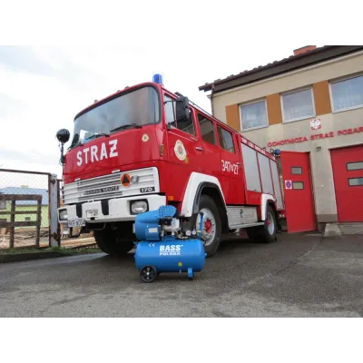 Повітряний компресор 60 л, двопоршневий Bass Polska 5730